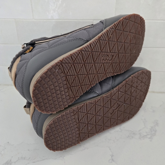 NWOT Teva Re Ember Mid Quilted Puffer Boots Ankle Bootie Zip Gray Tan Size 9 - Picture 7 of 8